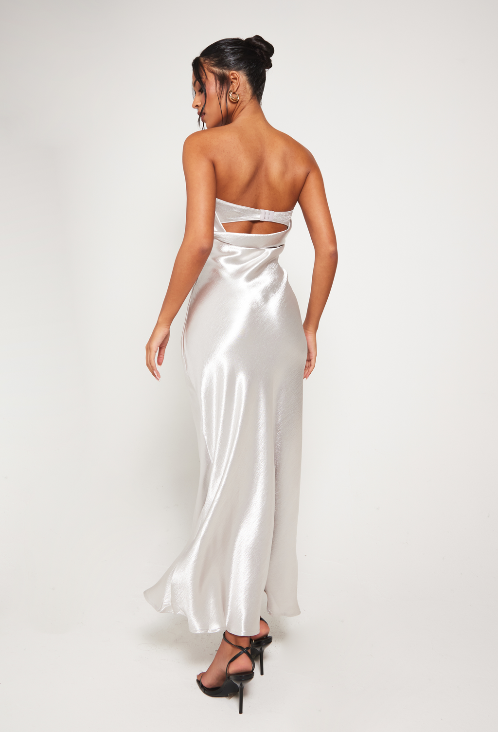 SILVER BACKLESS MAXI DRESS SIZE M